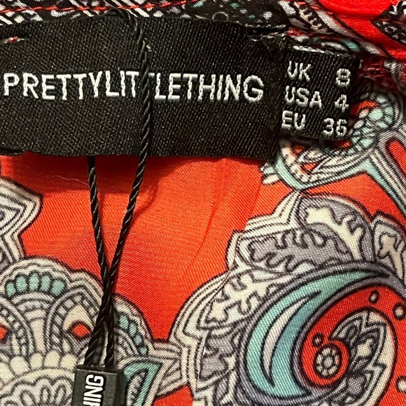 Red Scarf Print Long Sleeve Plunge Jumpsuit Sz 4 Women - Picture 10 of 10